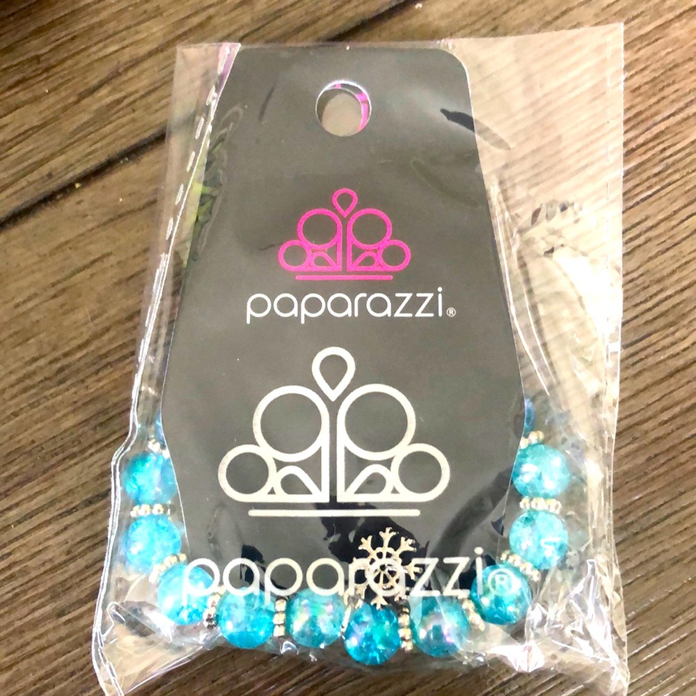 Paparazzi bracelet with snowflake charm